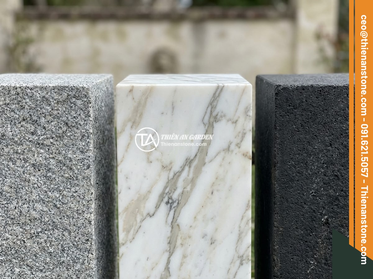 Checklist 10 bước chọn mua đôn đá tự nhiên chất lượng, bền đẹp lâu dài - Close-up comparison of three types of natural stone pedestals side by side: grey