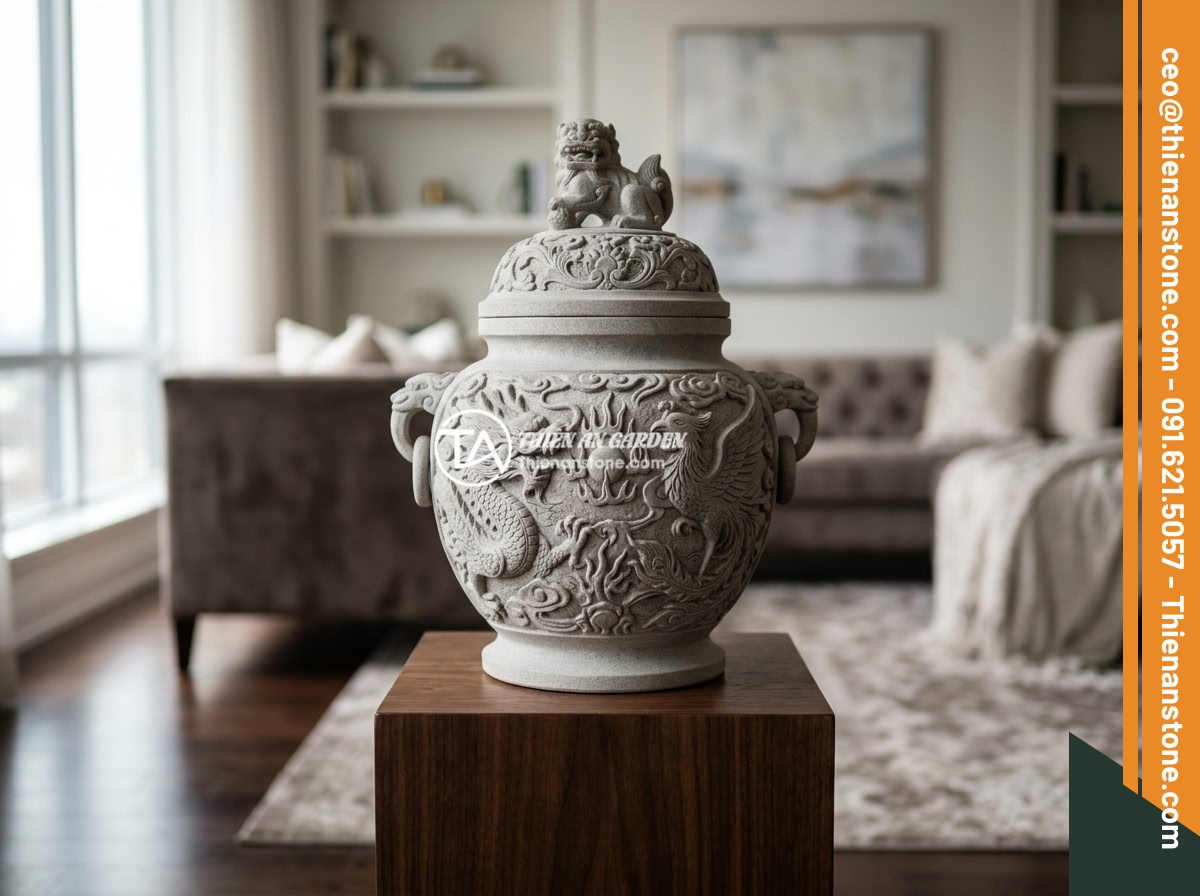 Chum đá phong thủy mini cho chung cư và ban công: Có đáng để đầu tư? - A luxurious handcrafted mini stone feng shui urn with intricate dragon and phoen