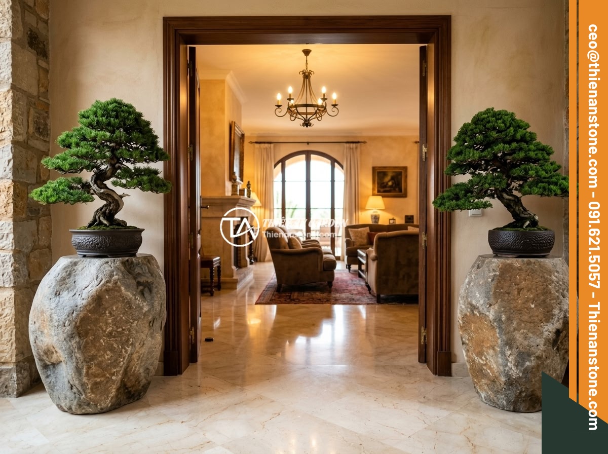 Đôn đá cổ là gì? Phong cách thiết kế và ứng dụng cho biệt thự, resort sang trọng - Luxury villa living room interior with a pair of antique stone pedestals flankin