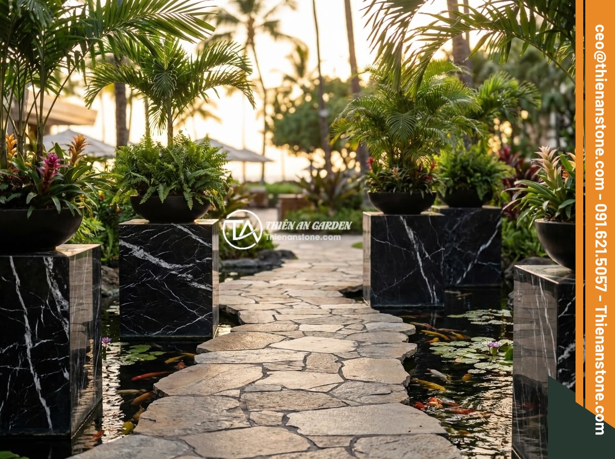 Đôn đá kê cây cảnh lớn cho không gian rộng: Gợi ý mẫu và kích thước phù hợp - A luxurious tropical resort garden featuring multiple large stone pedestals with