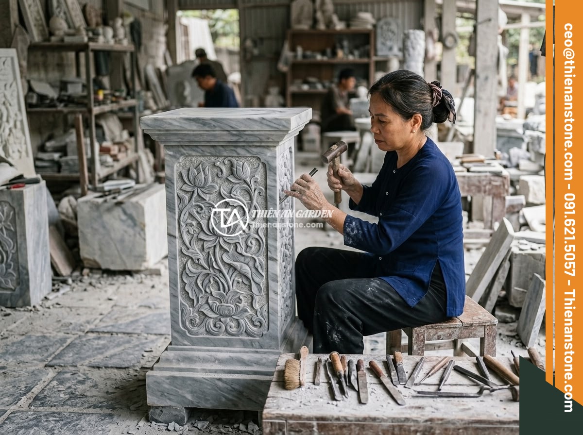 Đôn đá kê cây cảnh: Mẫu đẹp, kích thước và cách chọn cho không gian xanh - A Vietnamese artisan hand-carving intricate floral patterns on a natural stone p