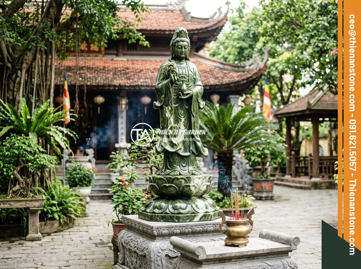 Đôn đá kê tượng là gì? Vai trò và ý nghĩa trong thiết kế tiểu cảnh, non bộ - A serene Buddhist temple courtyard with a graceful Quan Am (Avalokitesvara) stat