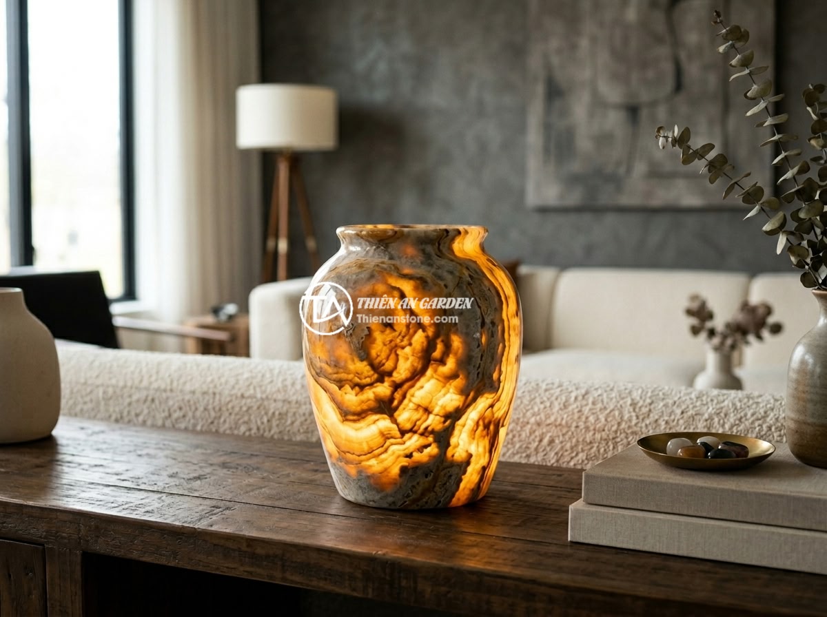 Giá chum đá phong thủy 2026 - Bảng giá mới nhất theo kích thước và loại đá - A translucent onyx stone feng shui jar illuminated from inside with warm LED lig