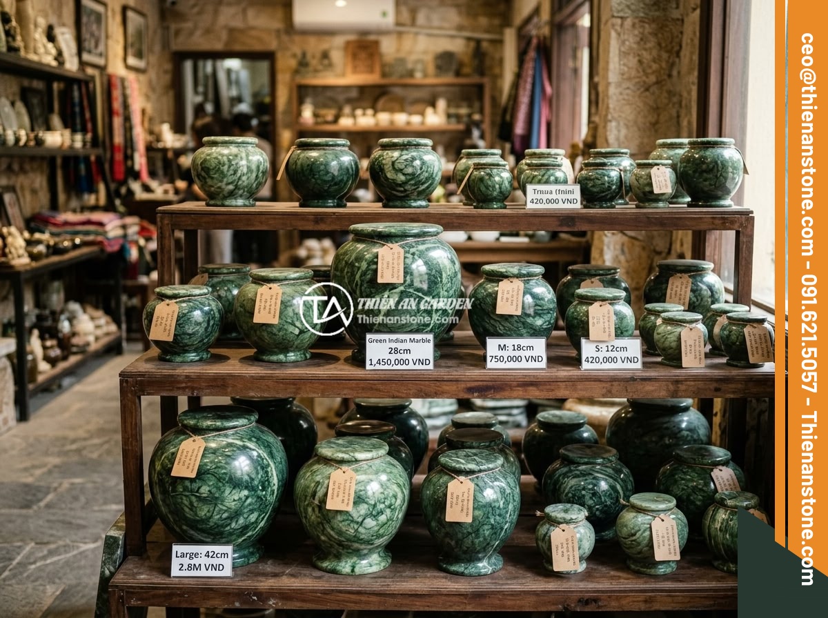 Kích thước chum đá phong thủy lý tưởng cho sân vườn nhỏ và không gian hẹp - Hình 11 Kích thước chum đá phong thủy lý tưởng cho sân vườn nhỏ và không gian hẹp - A display showroom of various sized feng shui stone jars made from different typ