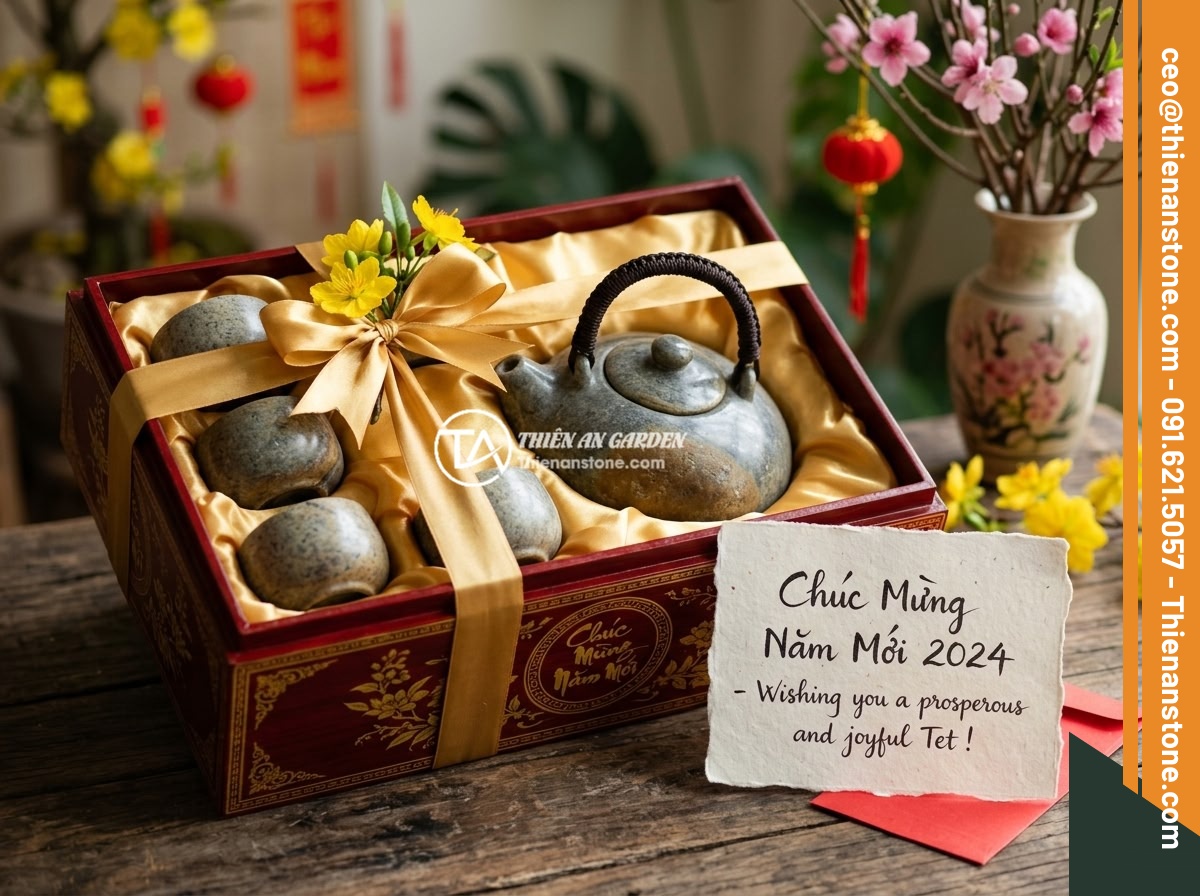 Mua bộ ấm chén bằng đá ở đâu uy tín và chất lượng cao nhất hiện nay - A beautifully gift-wrapped natural stone tea set in a luxurious red and gold pre