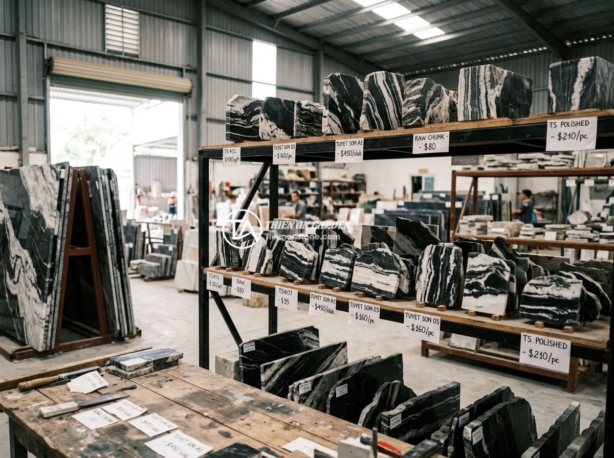 Mua đá tuyết sơn ở đâu uy tín? Top 5 địa chỉ bán đá chất lượng nhất - A professional stone warehouse displaying various types of Tuyet Son stones in d