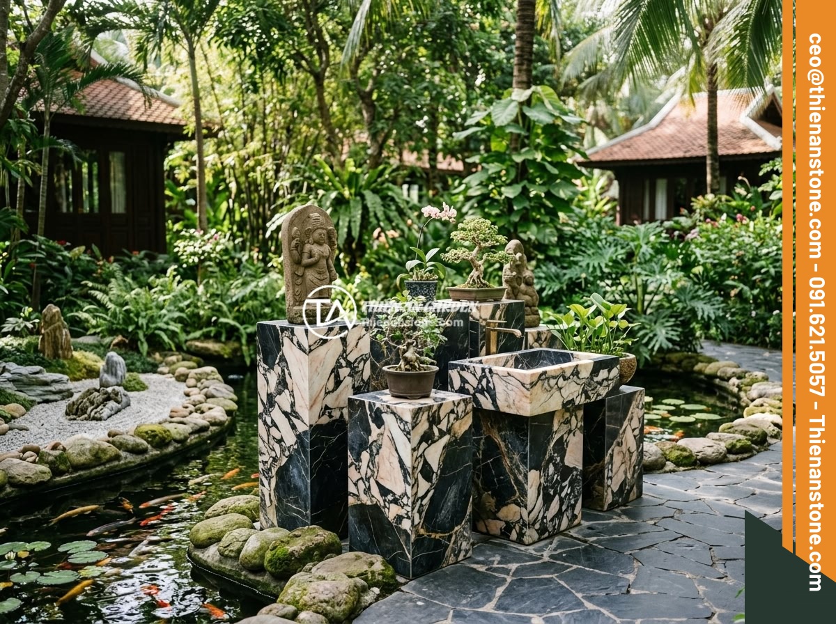 Mua đôn đá tự nhiên ở đâu uy tín tại miền Bắc? Gợi ý địa chỉ chất lượng cao - A luxurious resort garden in Vietnam featuring multiple natural stone pedestals 