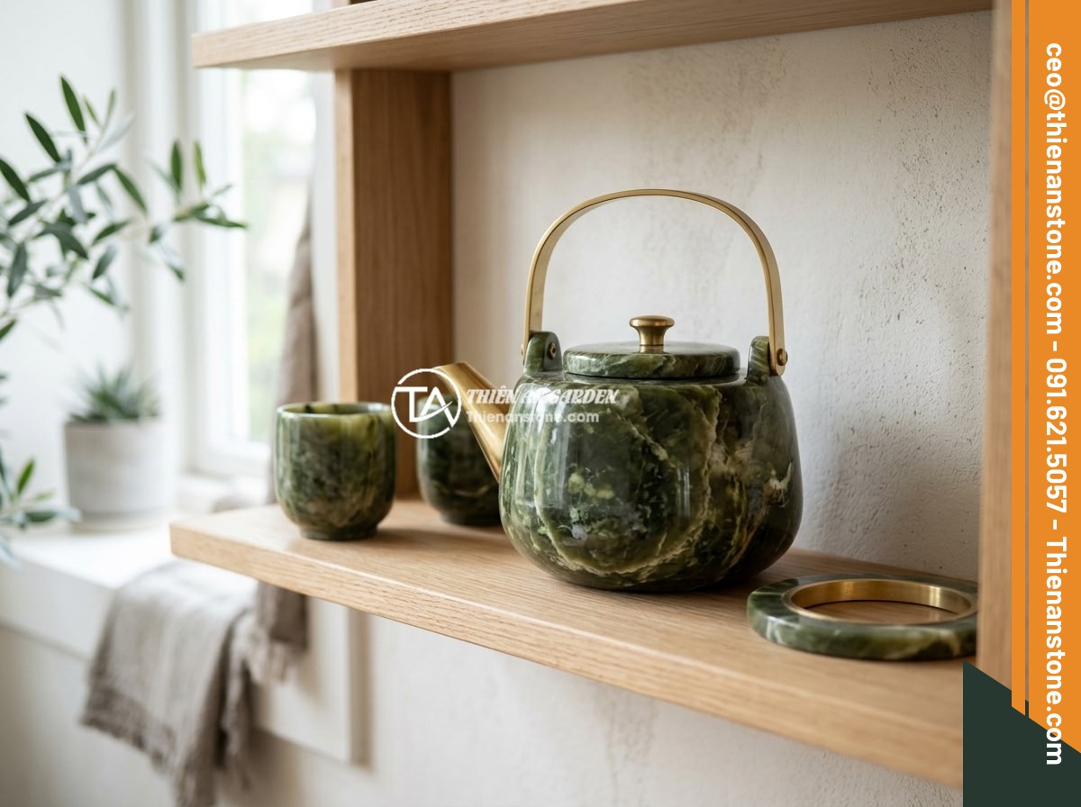 Top 8 bộ ấm chén bằng đá sang trọng và đẹp nhất cho không gian sống 2026 - A modern hybrid stone tea set featuring a natural marble teapot with brass handl