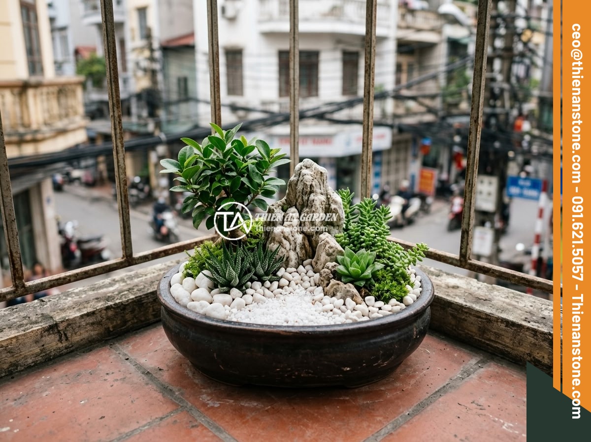Ý tưởng kết hợp chum đá phong thủy với sỏi đá và non bộ trong tiểu cảnh sân vườn - Hình 11 Ý tưởng kết hợp chum đá phong thủy với sỏi đá và non bộ trong tiểu cảnh sân vườn - A compact feng shui stone jar arrangement designed for a small urban Vietnamese