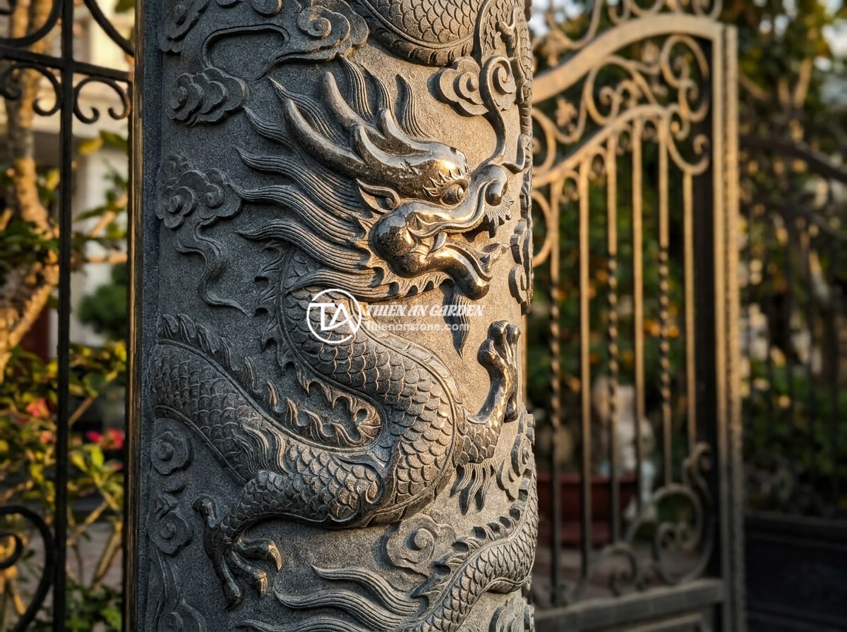 10 Lợi Ích Sử Dụng Trụ Đá Tự Nhiên Làm Hàng Rào Cho Không Gian Sống - Close-up detail of a beautifully carved natural stone fence pillar with intricat