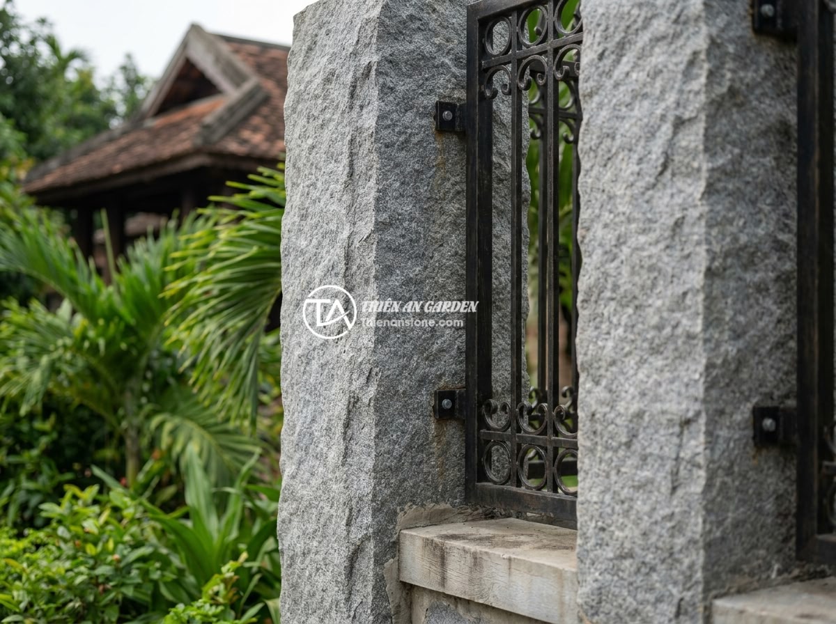 10 Lợi Ích Sử Dụng Trụ Đá Tự Nhiên Làm Hàng Rào Cho Không Gian Sống - A sturdy natural stone fence pillar system protecting a beautiful Vietnamese hom