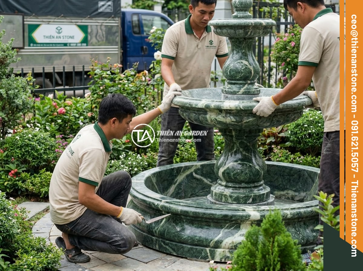 10 Ý Tưởng Thiết Kế Đài Phun Nước Bằng Đá Cho Sân Vườn Nhỏ, Ban Công Hẹp - Hình 16 10 Ý Tưởng Thiết Kế Đài Phun Nước Bằng Đá Cho Sân Vườn Nhỏ, Ban Công Hẹp - The Thien An Stone company team at work on a garden fountain project, showcasing