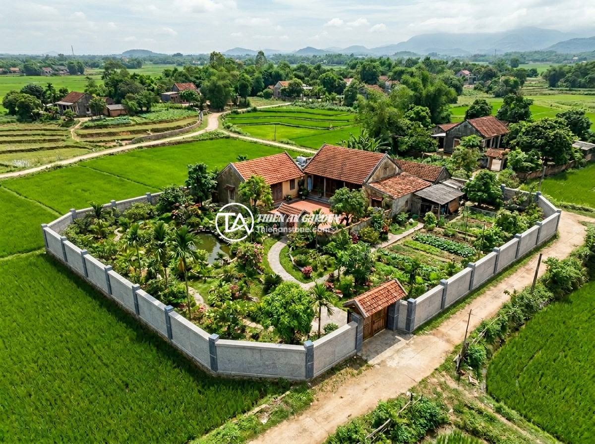 Giá Trụ Đá Hàng Rào Năm 2026: Báo Giá Chi Tiết Từng Loại Từ 1m Đến 3m - A completed natural stone fence with evenly spaced blue stone posts surrounding 
