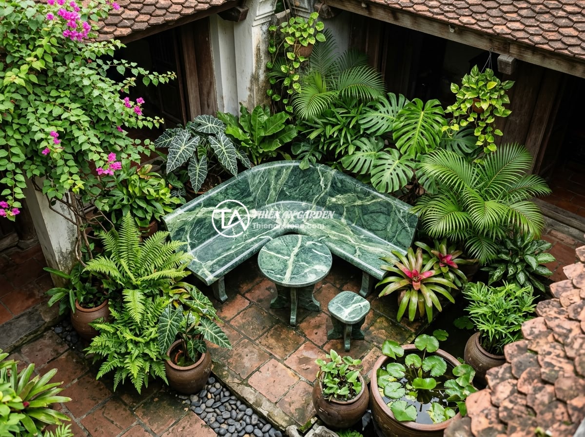 Giải Pháp Sập Đá Cho Sân Vườn Nhỏ Hẹp: Chọn Kiểu Dáng Kích Thước Tối Ưu Không Gian - A compact natural stone bench set placed in a small Vietnamese courtyard garden 