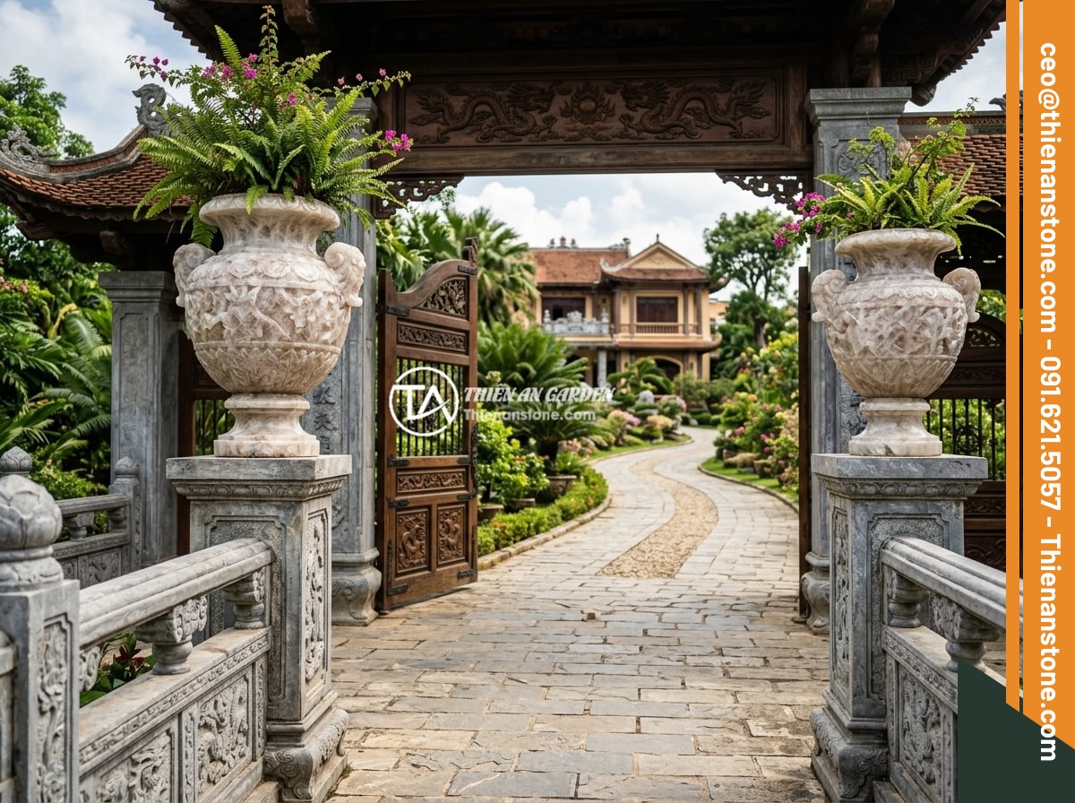Lục Bình Đá Thạch Anh Hợp Mệnh Thủy Mộc: Cách Đặt & Lợi Ích Phong Thủy Thực Tế - A grand Vietnamese villa entrance gate with two large quartz stone baluster vase