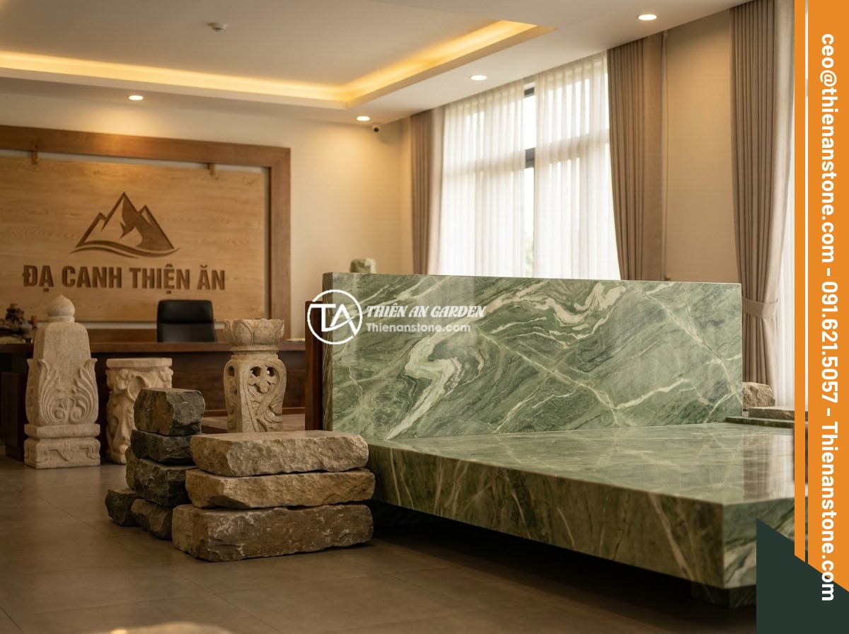 Mua Sập Đá Ở Đâu Uy Tín? 6 Tiêu Chí Chọn Nhà Cung Cấp Đá Tự Nhiên Cao Cấp - Hình 13 Mua Sập Đá Ở Đâu Uy Tín? 6 Tiêu Chí Chọn Nhà Cung Cấp Đá Tự Nhiên Cao Cấp - Professional showroom of Da Canh Thien An natural stone company displaying premi
