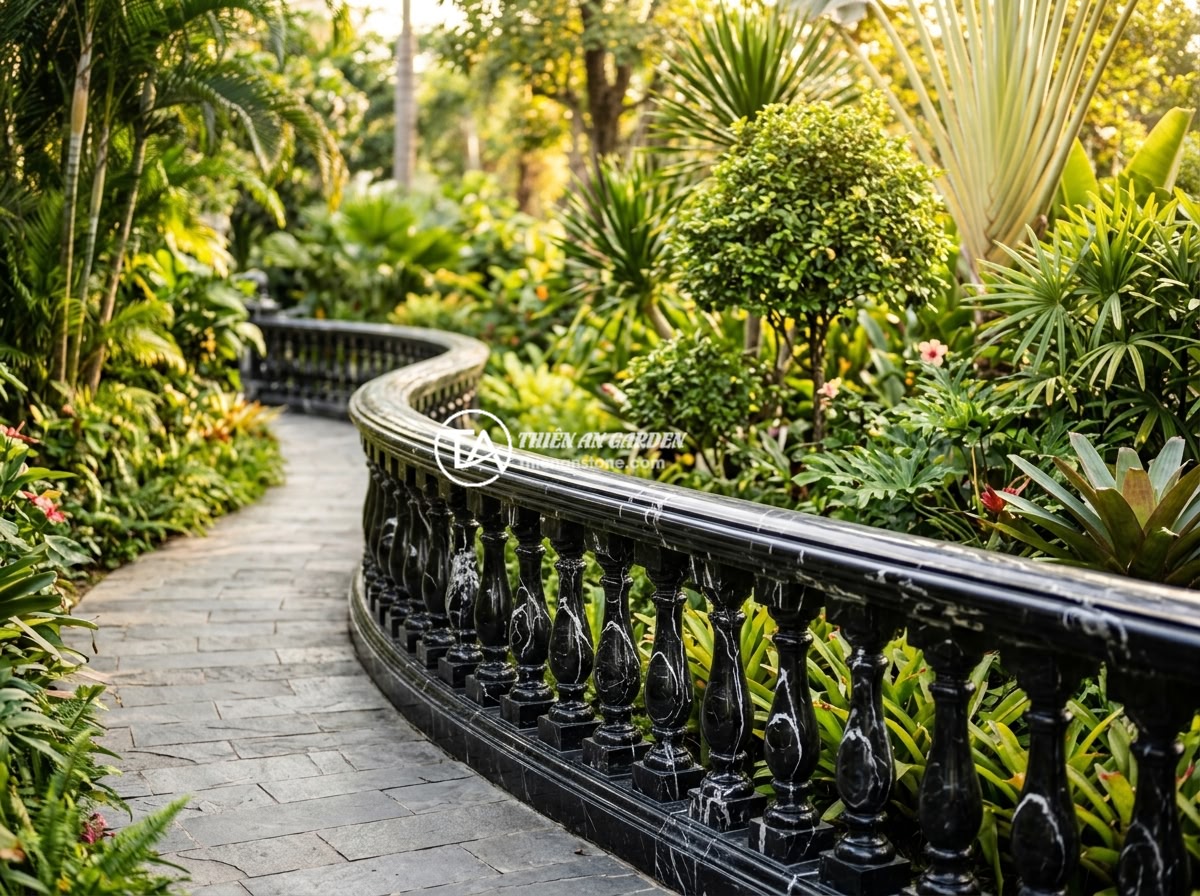 So Sánh Lục Bình Đá Cẩm Thạch Và Hoa Cương: Loại Nào Phù Hợp Lan Can Sân Vườn Hơn? - Elegant natural stone balustrade with luc binh da (stone balusters) lining a lux