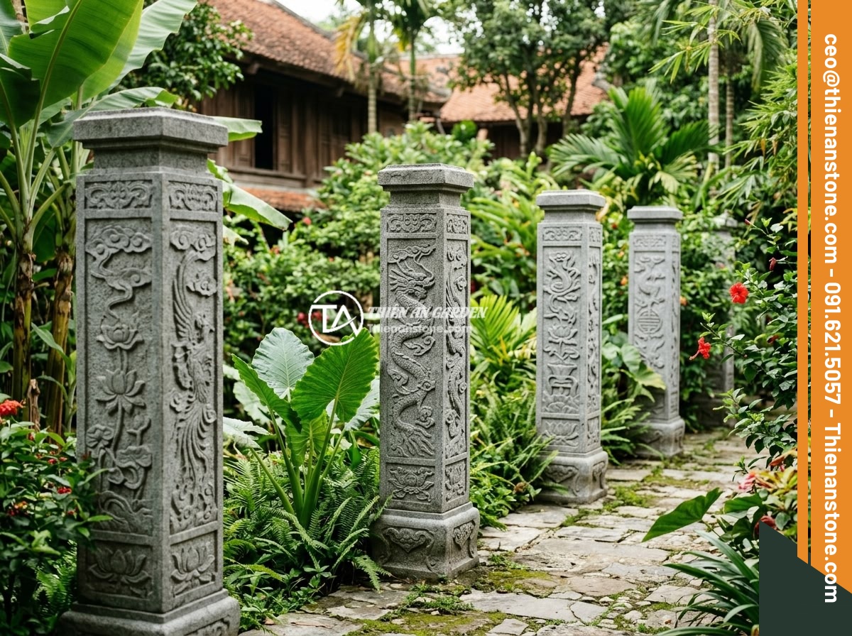 Trụ Đá Hàng Rào Trong Thiết Kế Sân Vườn Đá Cảnh: Ứng Dụng Thực Tế - A row of natural stone fence pillars lining a traditional Vietnamese garden, sho