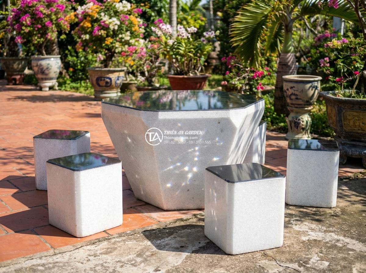 Bàn ghế đá trắng muối - Hình 11 Bàn ghế đá trắng muối - White salt stone table and chairs under bright midday sunlight with sparkling re