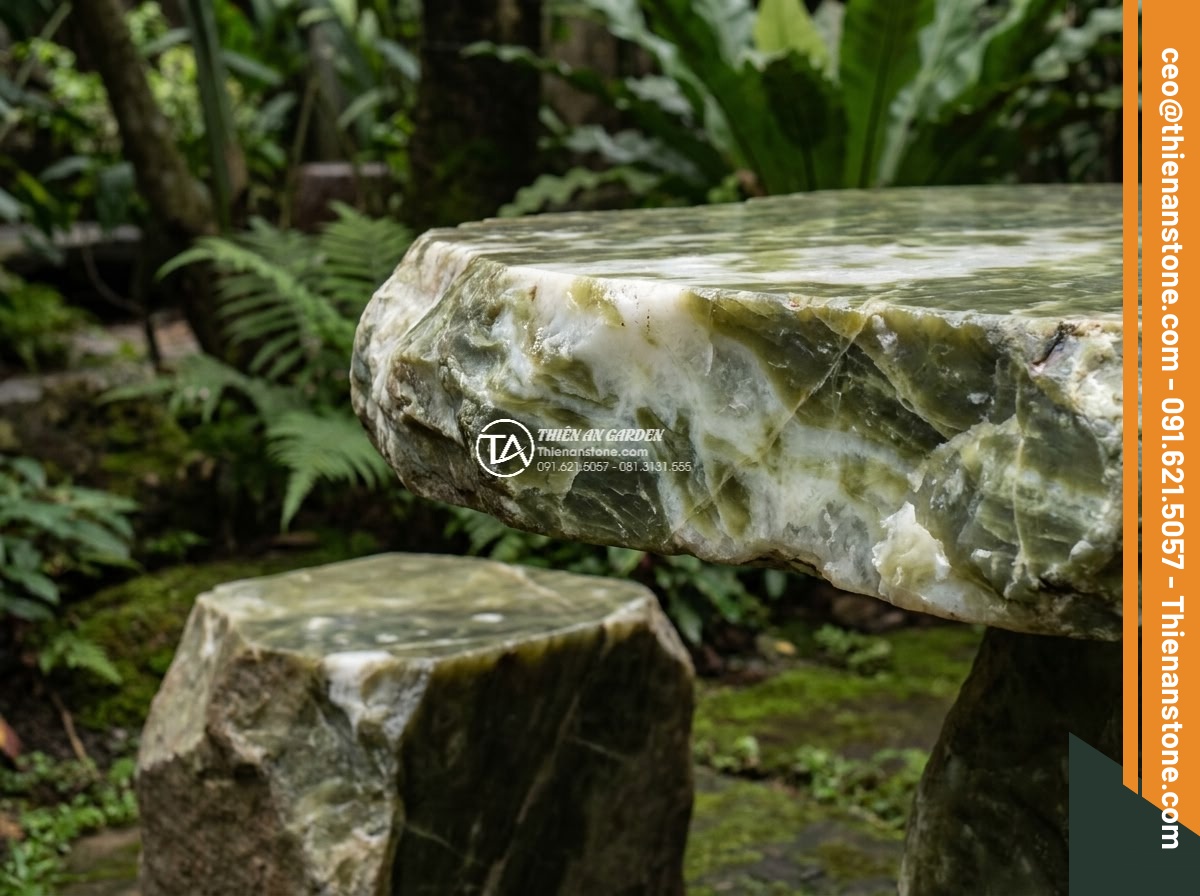 Bàn ghế đá xanh ngọc Serpentine - Hình 6 Bàn ghế đá xanh ngọc Serpentine - Intricate macro view of flowing natural veins and patterns across the surface of