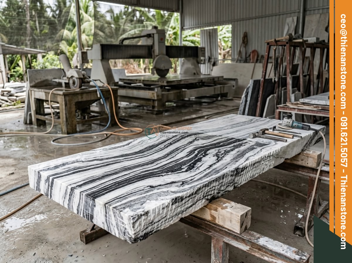 Cầu phiến đá Tuyết Sơn nguyên tấm xẻ phẳng: 160 x 70 x 15 cm.