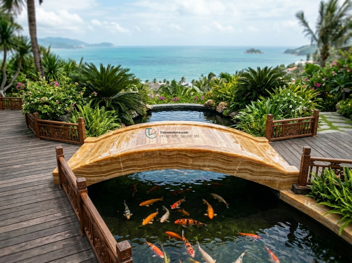Cầu vòm đá vàng vân gỗ phong cách mộc gia: 170 x 65 x 15 cm.