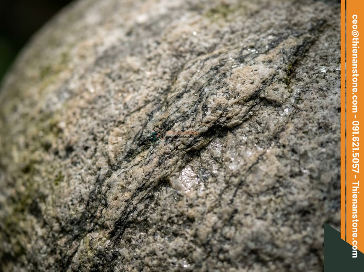 Đèn đá đặt sàn Maru-oki trang trí góc vườn bằng đá Granite cao 25cm.