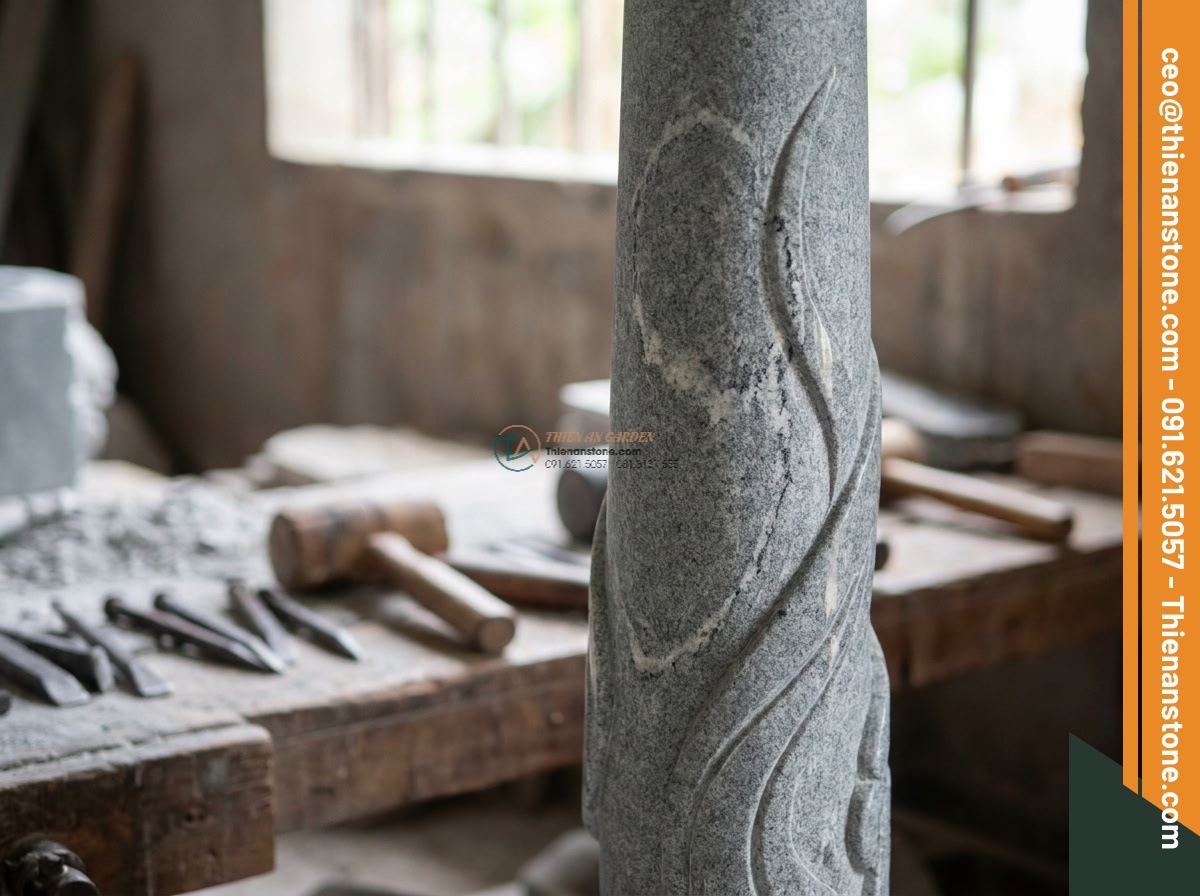 Đèn đá Kanjuji dáng trụ thanh thoát chất liệu đá Granite cao 100cm. - Hình 2 Đèn đá Kanjuji dáng trụ thanh thoát chất liệu đá Granite cao 100cm. - Close-up view of premium grey granite stone texture with natural white and black