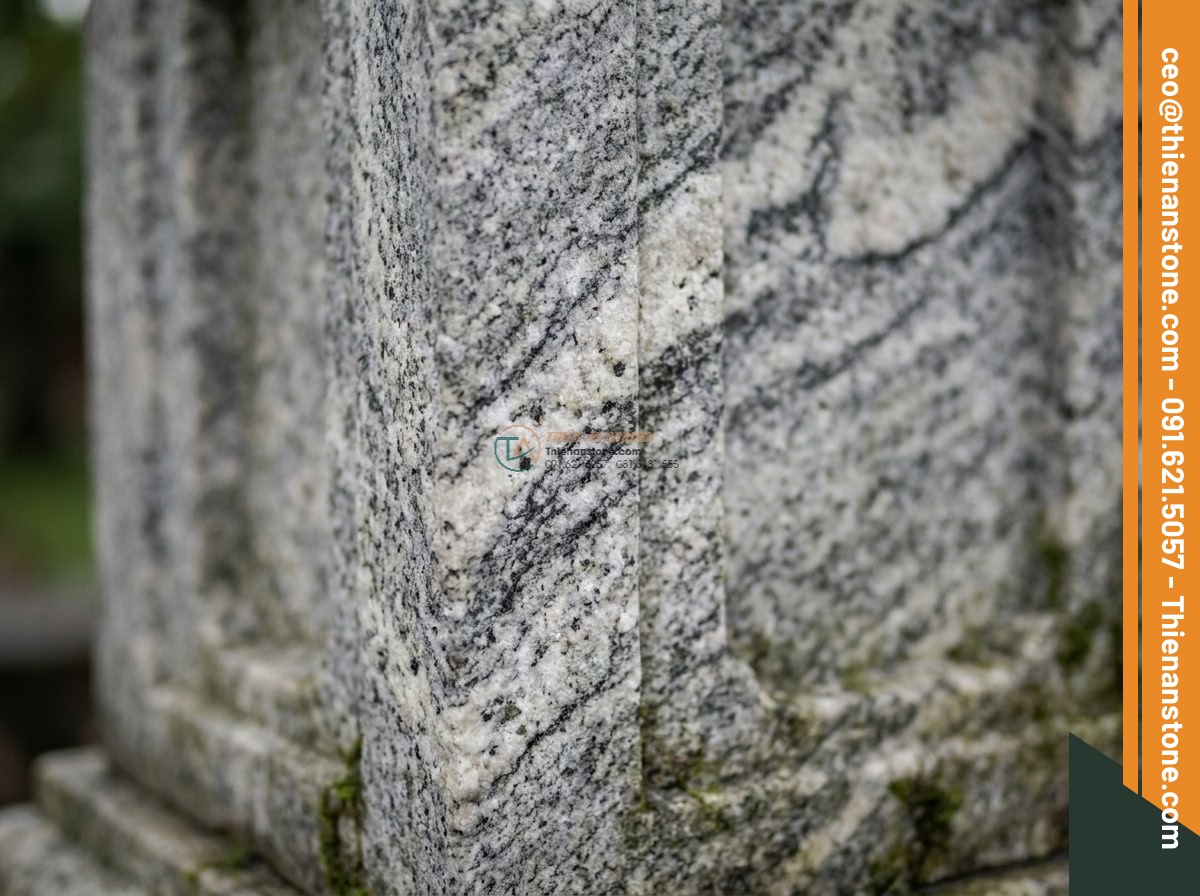 Đèn đá Kanjuji dáng trụ thanh thoát chất liệu đá Granite cao 100cm. - Hình 4 Đèn đá Kanjuji dáng trụ thanh thoát chất liệu đá Granite cao 100cm. - Extreme close-up macro photography of natural granite stone veins and polished t