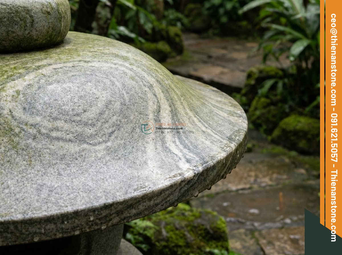 Đèn đá mẫu Rankei thân đá bo cong nghệ thuật đá Granite cao 90cm.
