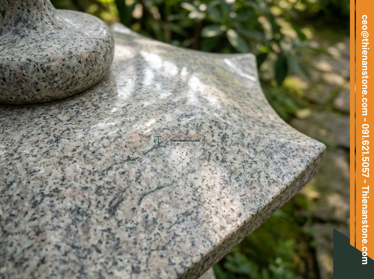 Đèn đá Rankei vươn dài trang trí hồ nước từ đá Granite cao 100cm. - Hình 2 Đèn đá Rankei vươn dài trang trí hồ nước từ đá Granite cao 100cm. - Close-up photorealistic view of premium Vietnamese granite stone texture used fo