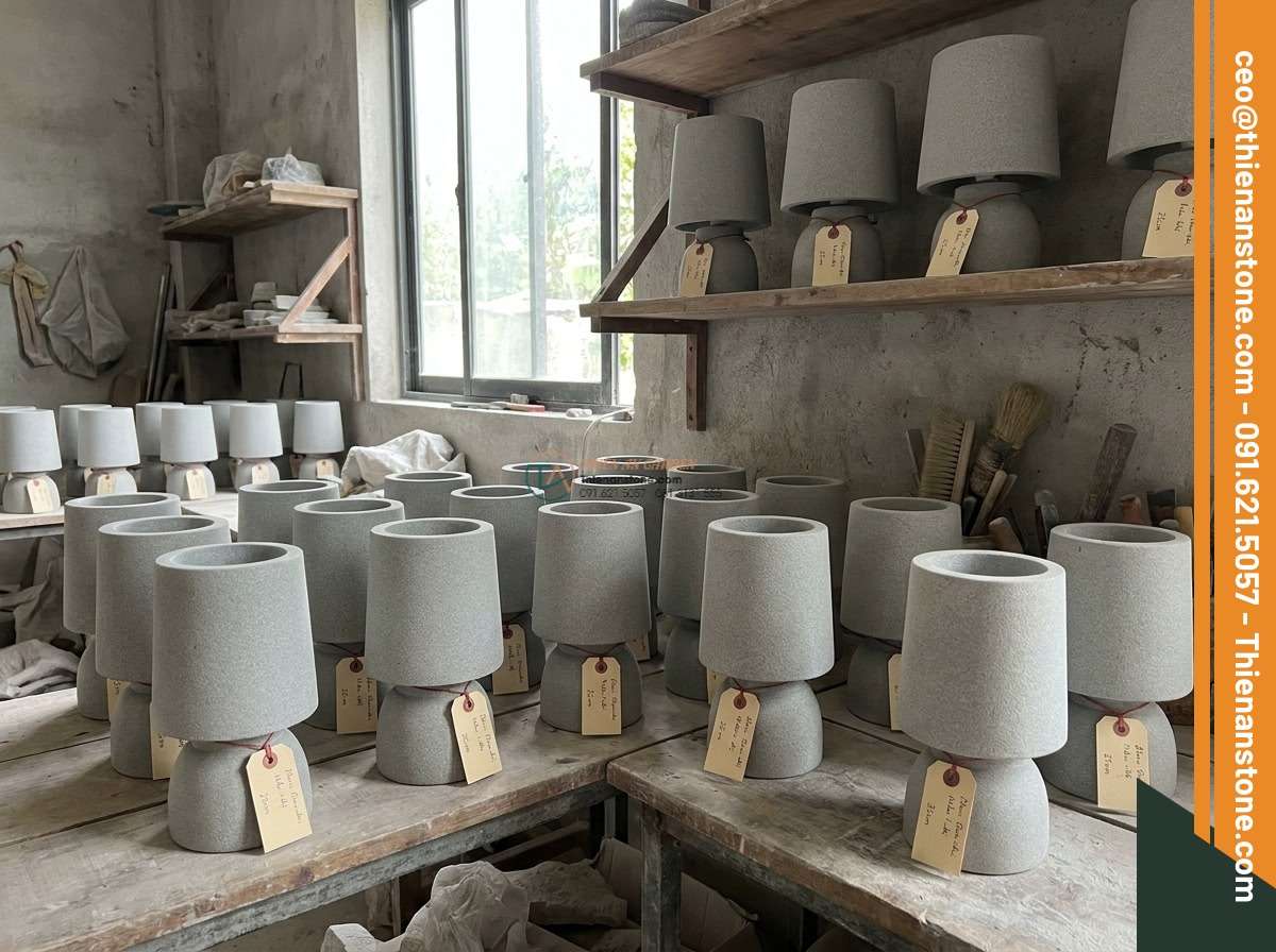Đèn đá sa thạch đặt sàn Maru-oki nhỏ xinh cao 25cm.