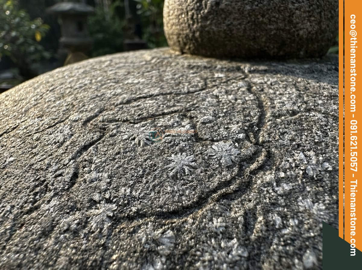 Đèn đá Tuyết Kiến tròn tiểu cảnh mini đá Granite (35x35x40cm).