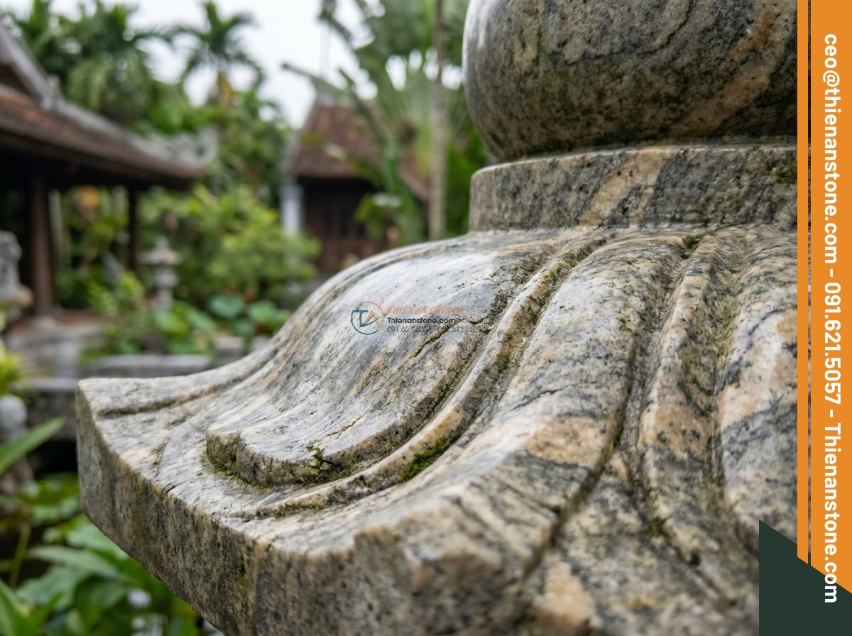 Đèn đá Yusoki dáng cao biệt thự bằng đá Granite cao 160cm.