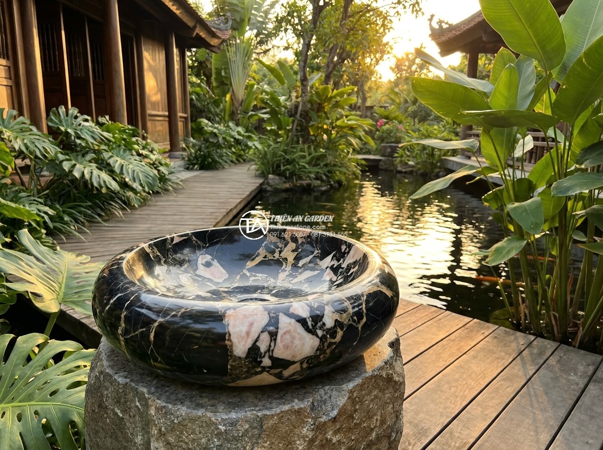 Lavabo đá da báo đỏ tròn phình 42cm (420x420x150mm) - Wide angle cinematic view of a luxurious tropical villa garden at golden hour, f