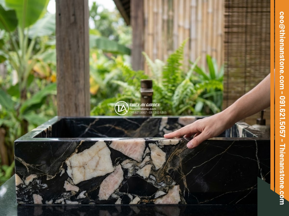 Lavabo đá da báo đỏ tròn phình 42cm (420x420x150mm) - Hình 3 Lavabo đá da báo đỏ tròn phình 42cm (420x420x150mm) - Medium shot of a person gently touching the cool glossy surface of the round red