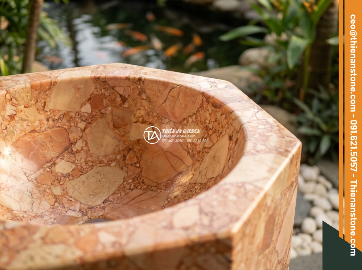 Lavabo đá hồng huyết long đa giác (400x400x150mm) - Hình 2 Lavabo đá hồng huyết long đa giác (400x400x150mm) - Detailed close up of hexagonal pink blood dragon stone lavabo in a luxury resort