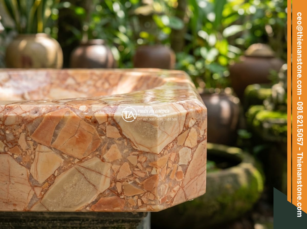 Lavabo đá hồng huyết long đa giác (400x400x150mm) - Hình 6 Lavabo đá hồng huyết long đa giác (400x400x150mm) - Close up technical view of the hexagonal edges and polished surface of pink bloo