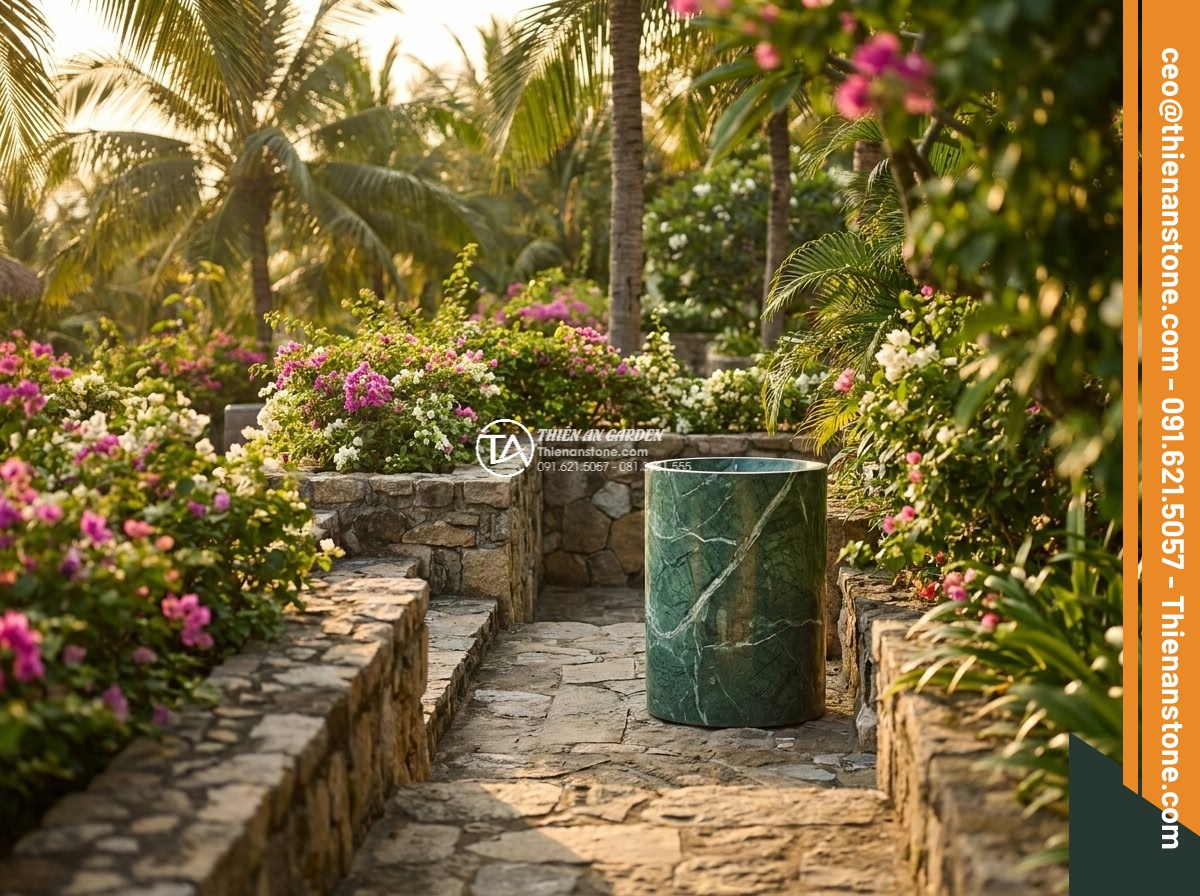 Lavabo đá xanh Ấn độ hình trụ nông cao 15cm - Hình 2 Lavabo đá xanh Ấn độ hình trụ nông cao 15cm - Distant perspective of the Indian green marble cylindrical shallow lavabo in an