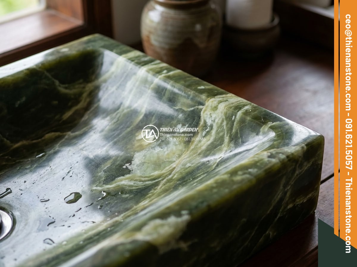 Lavabo đá xanh Ngọc Secpentine chữ nhật 42cm (420x350x140mm) - Hình 3 Lavabo đá xanh Ngọc Secpentine chữ nhật 42cm (420x350x140mm) - Extreme close-up macro shot of the intricate natural veining patterns on a polis