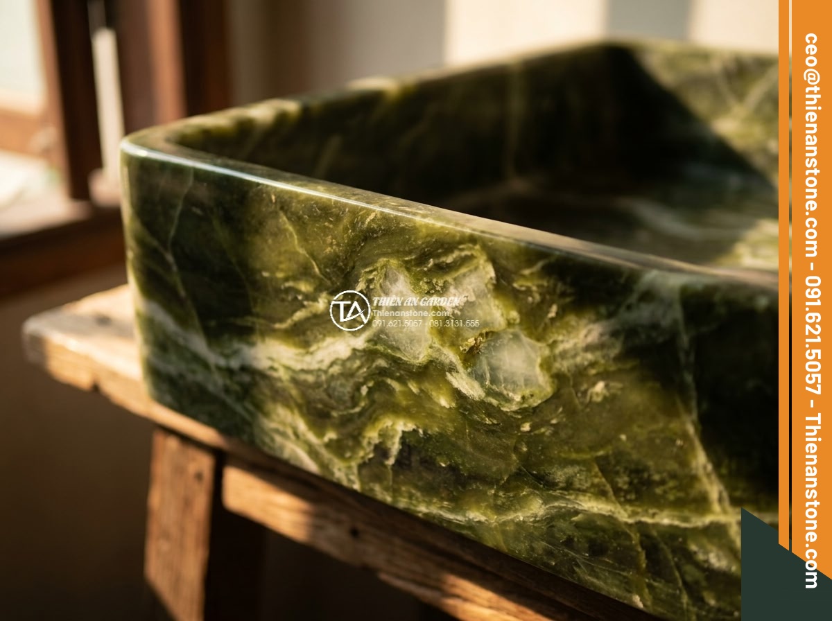 Lavabo đá xanh Ngọc Secpentine vuông 42cm (420x420x150mm) - Hình 3 Lavabo đá xanh Ngọc Secpentine vuông 42cm (420x420x150mm) - Macro cinematic detail shot of the intricate natural veining patterns on the gre