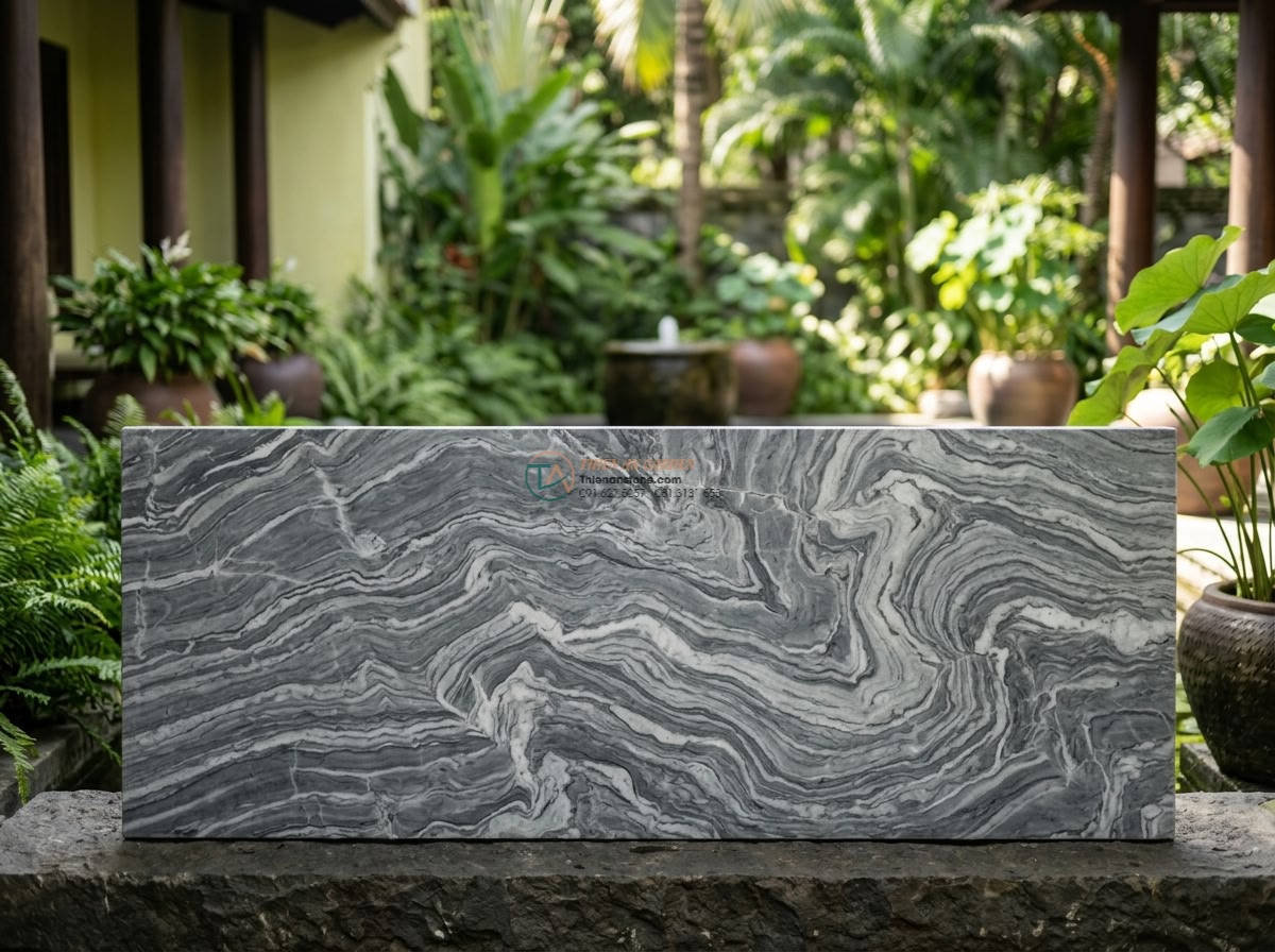 Phiến đá cầu vân mây mài bán bóng cực sang: 160 x 65 x 15 cm. - Hình 4 Phiến đá cầu vân mây mài bán bóng cực sang: 160 x 65 x 15 cm. - Close-up medium distance view of the 160cm long cloud-veined marble slab in a hi