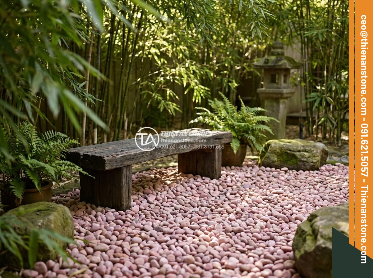 Sỏi hồng quay 3-5mm - Hình 8 Sỏi hồng quay 3-5mm - Serene meditation corner in a luxury garden featuring a low wooden bench surroun