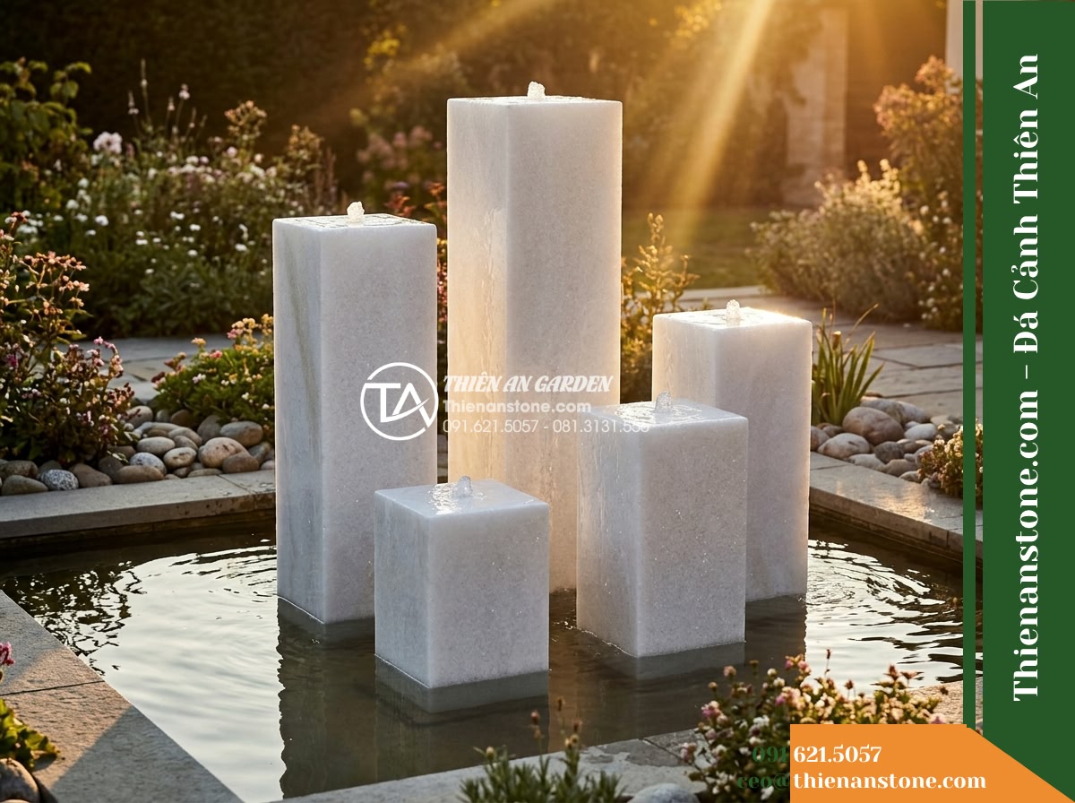 Bộ 5 Trụ Phun Vuông Xếp Cụm, 20x20cm Cao 40-120cm - Hình 19 Bộ 5 Trụ Phun Vuông Xếp Cụm, 20x20cm Cao 40-120cm - Atmospheric scene of the completed five-pillar square stone fountain installatio