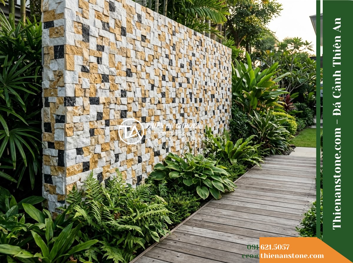Đá ghép 3 màu Nghệ An | Marble phối 3 màu (Trắng - Vàng - Đen Nghệ An) | 10x50 cm - Hình 12 Đá ghép 3 màu Nghệ An | Marble phối 3 màu (Trắng - Vàng - Đen Nghệ An) | 10x50 cm - A realistic architectural comparison scene showing the three-color marble wall c