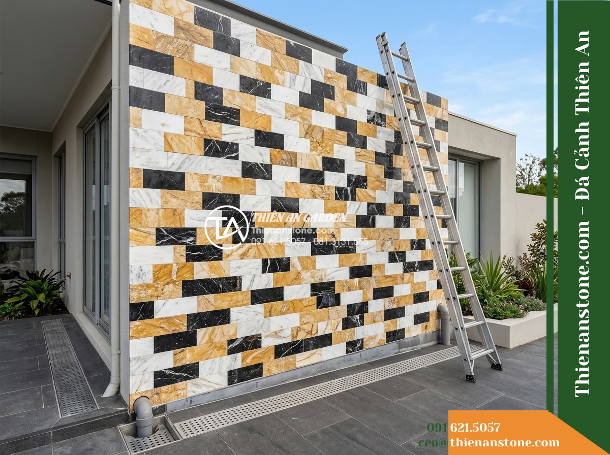 Đá ghép 3 màu Nghệ An | Marble phối 3 màu (Trắng - Vàng - Đen Nghệ An) | 10x50 cm - Hình 16 Đá ghép 3 màu Nghệ An | Marble phối 3 màu (Trắng - Vàng - Đen Nghệ An) | 10x50 cm - A wide exterior perspective showing the full height of an outdoor three-color ma