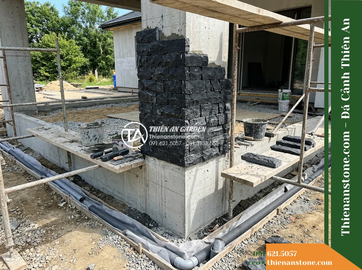 Đá ghép đen chẻ tay Quảng Ngãi | Bazan đen Quảng Ngãi | 10×40 cm