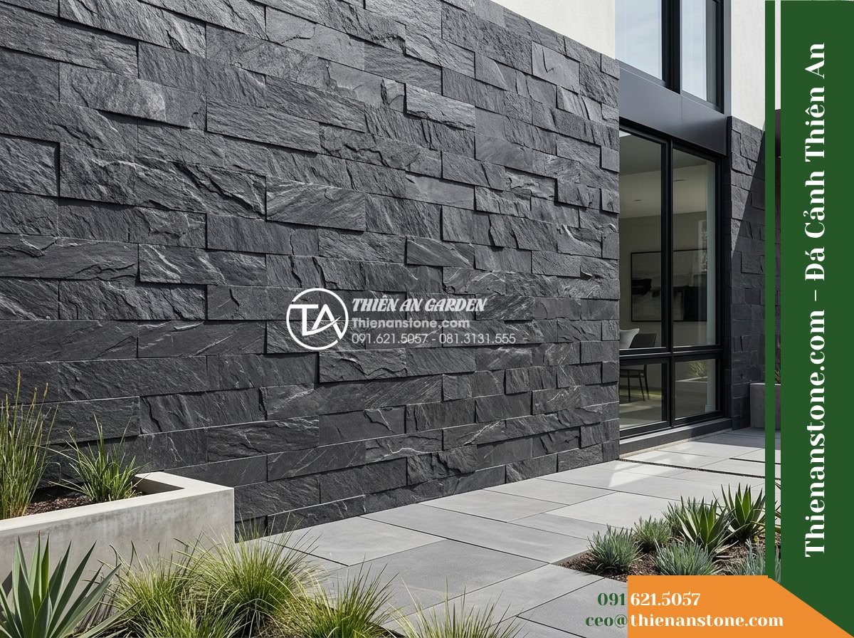 Đá ghép đen Đà Nẵng | Slate đen Đà Nẵng | 10x50 cm - Hình 12 Đá ghép đen Đà Nẵng | Slate đen Đà Nẵng | 10x50 cm - Exterior wall section featuring Da Nang black stacked slate contrasting with mod