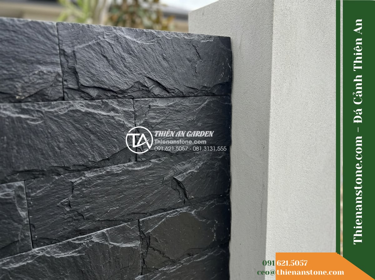 Đá ghép đen Đà Nẵng | Slate đen Đà Nẵng | 10x50 cm - Hình 2 Đá ghép đen Đà Nẵng | Slate đen Đà Nẵng | 10x50 cm - Detailed close-up oblique angle showing the junction where a black stacked slate