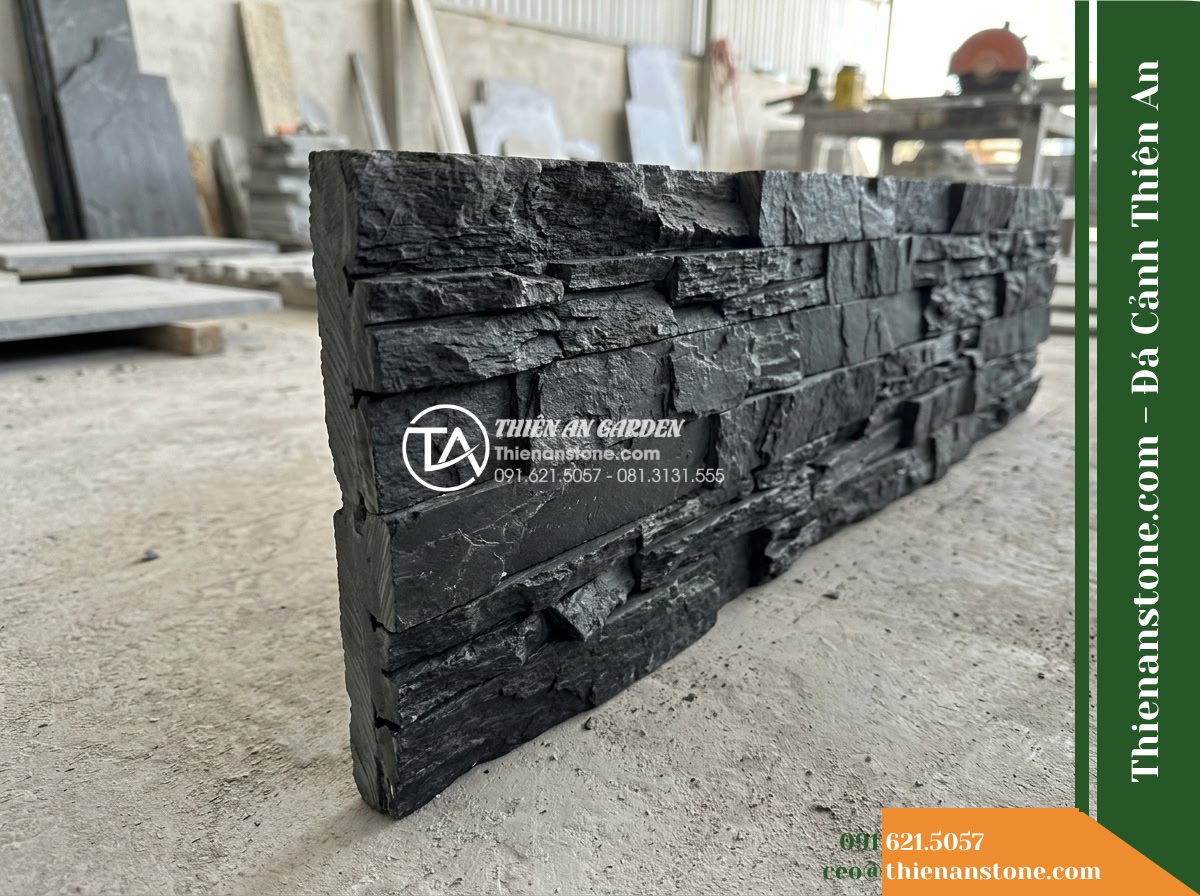 Đá ghép đen Đà Nẵng | Slate đen Đà Nẵng | 10x50 cm - Hình 6 Đá ghép đen Đà Nẵng | Slate đen Đà Nẵng | 10x50 cm - Close-up view of the lateral end of a 10x50 cm stacked slate panel showing the u